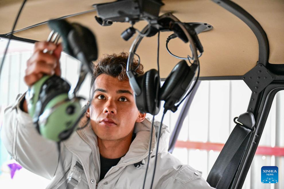 Anak Gembala Capai Impian Jadi Juruterbang