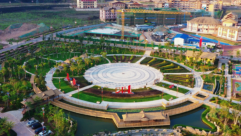 Foto sudut udara ini memperlihatkan sebuah taman di Kaunti Autonomi Wa Ximeng di bandar Pu’er, Provinsi Yunnan. (Foto ihsan pusat penumpuan media kaunti Ximeng)