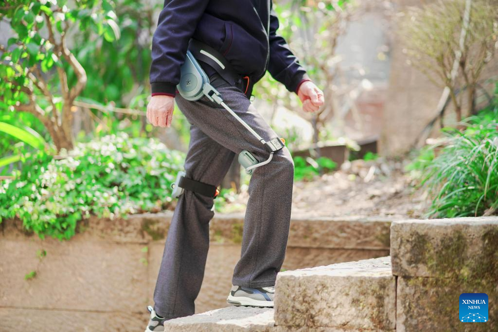 Peranti ‘Robot Pembantu Berjalan’ Sasar Pasaran Warga Emas