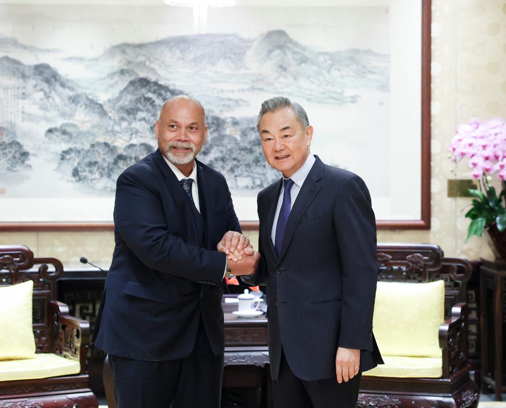 Wang Yi Bertemu Menteri Luar Nauru