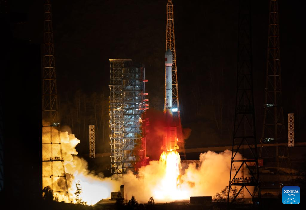 China Lancar Satelit Penyampai Data Baharu