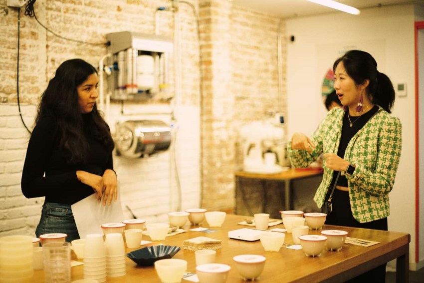 Acara rasa kopi Yunnan yang berlangsung di Barcelona, Sepanyol. (Foto oleh Zhang Wei)