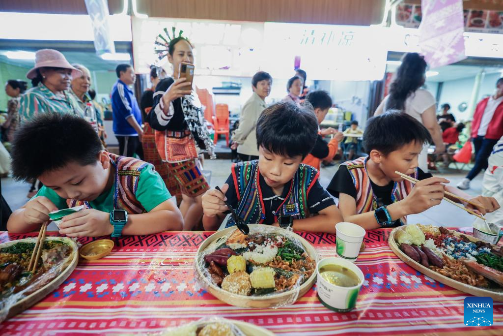 Kemeriahan Pesta Sanyuesan Dirasai di Wuzhishan