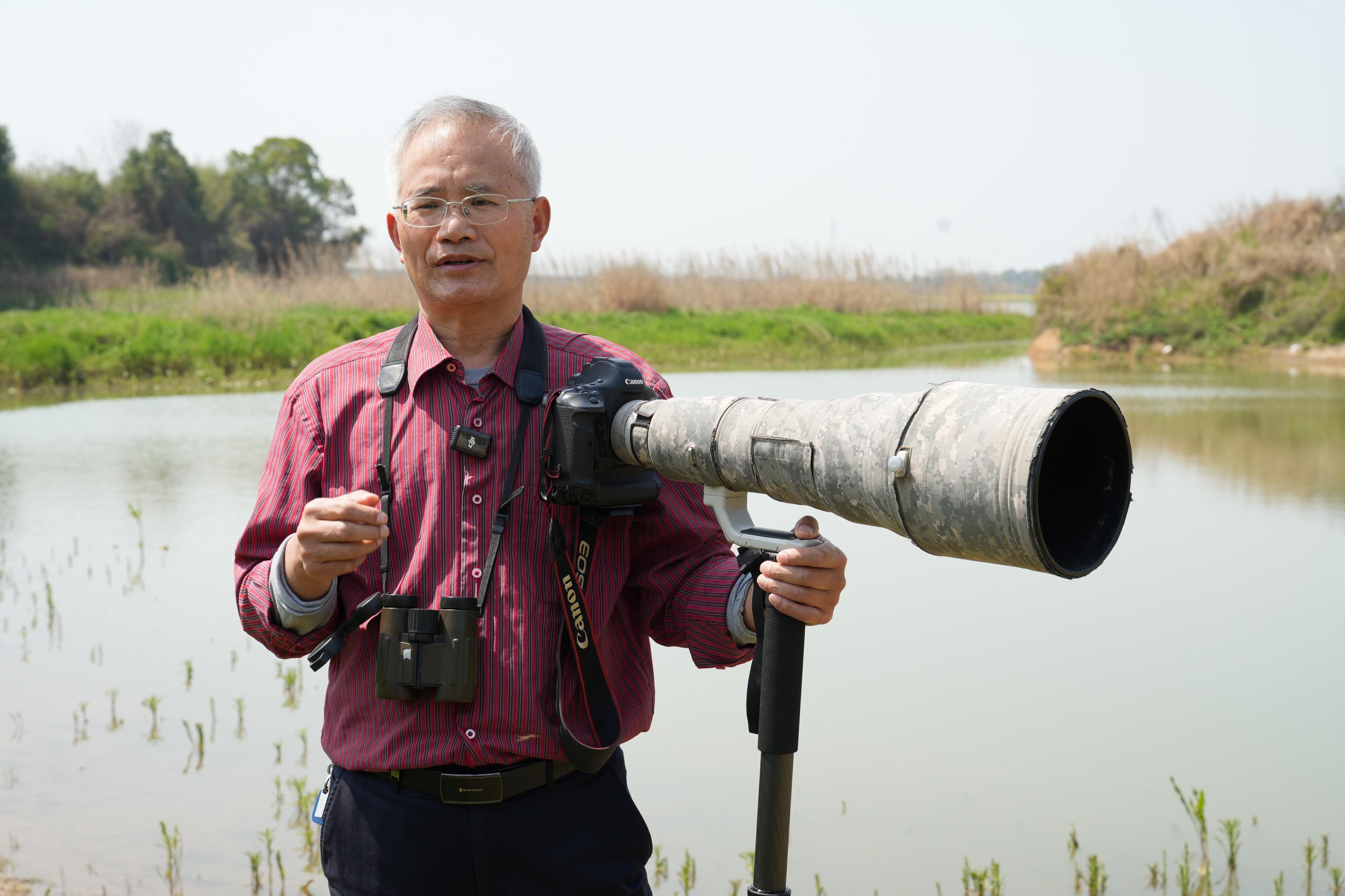 Li Jianzhi, presiden Persatuan Sukarelawan Perlindungan Alam Sekitar Yuanjiang diwawancara pada 21 Mac 2025. (Foto/ADB)