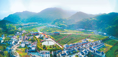 Pemandangan sudut udara kampung Longtou di kaunti Pingli di Provinsi Shaanxi, barat laut China. (Foto/Liu Wei)