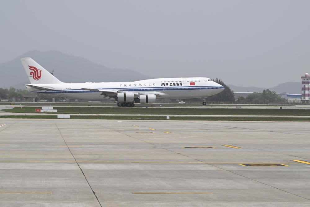 Presiden Xi Tiba di Hanoi