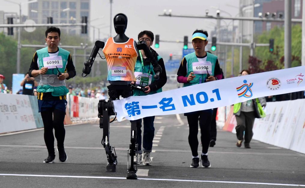 Robot, Manusia Berluma dalam Separuh Maraton di Beijing