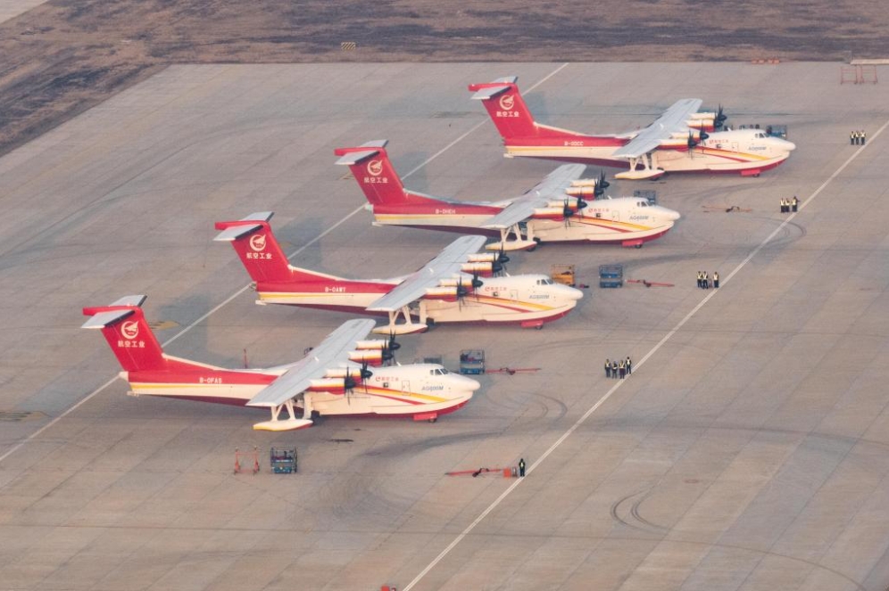 Foto empat pesawat pemadam kebakaran amfibia bersaiz besar, AG600 semasa ujian penerbangan di Pucheng, Provinsi Shaanxi, barat laut China, pada Disember 2023. (AVIC/menerusi Xinhua)