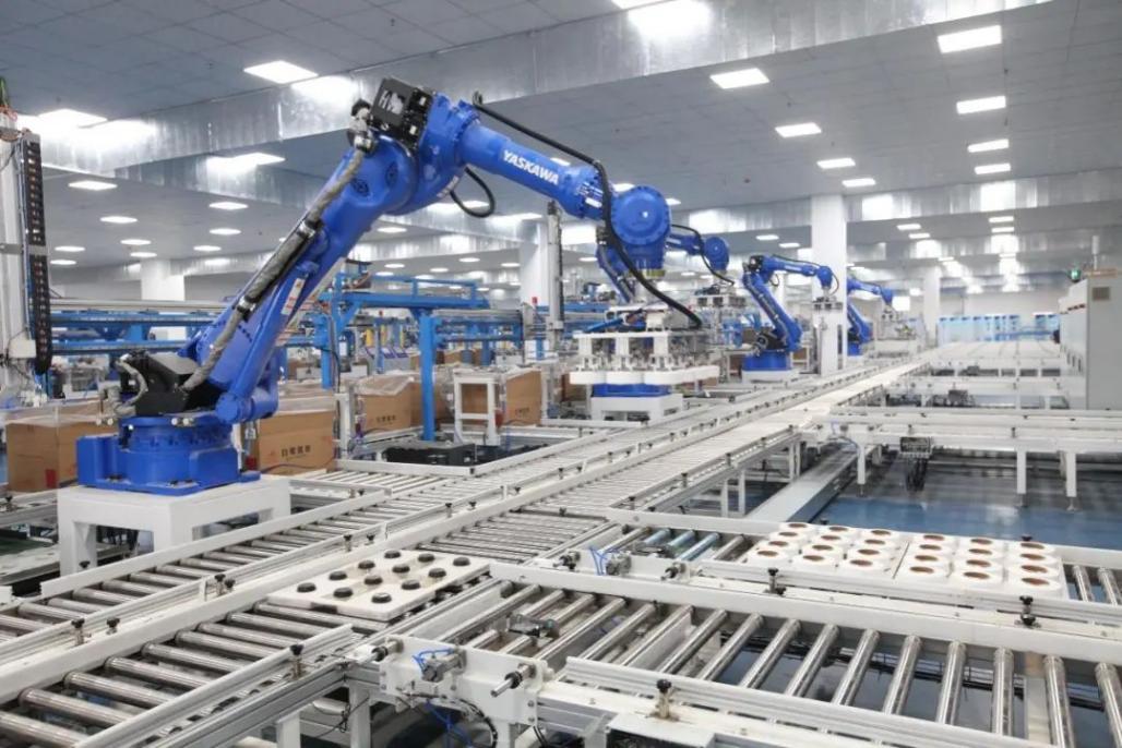 Foto memperlihatkan bengkel pintar Syarikat Xinxiang Chemical Fiber. (Foto oleh China Textile News)