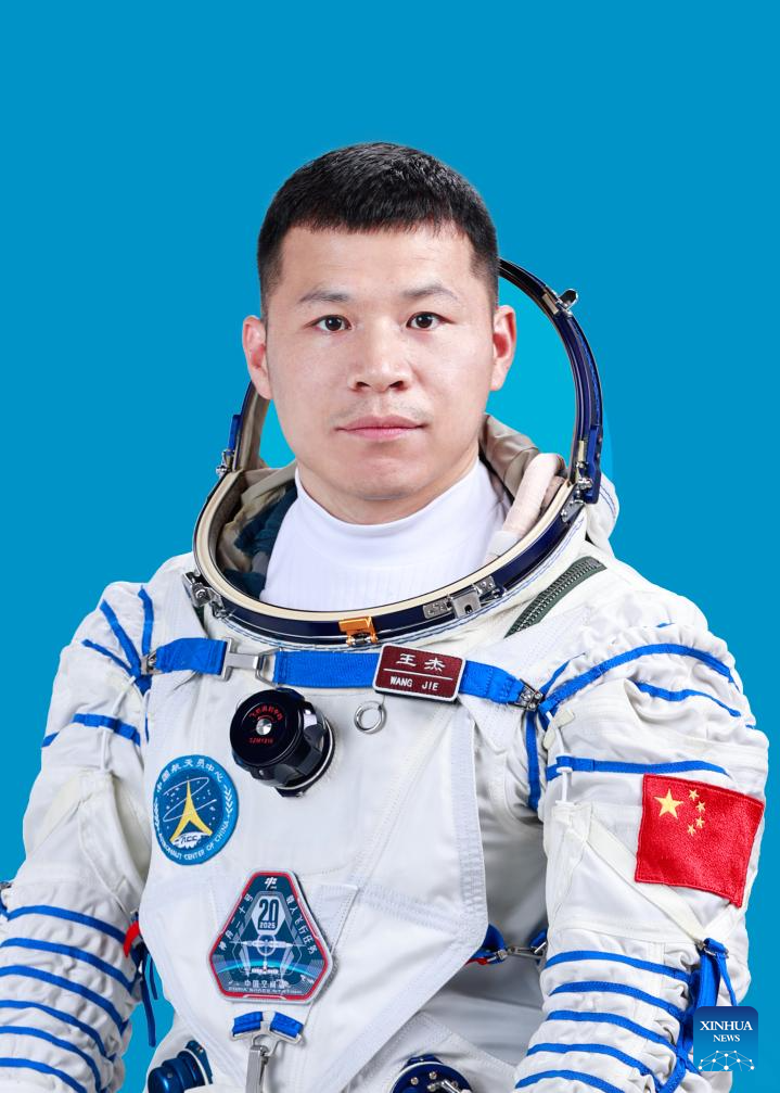 Foto Wang Jie, angkasawan Shenzhou-20. (Xinhua)