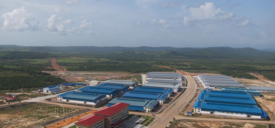 Loji kuasa arang batu Pelabuhan Sihanoukville di Kemboja. (Foto oleh XJ)