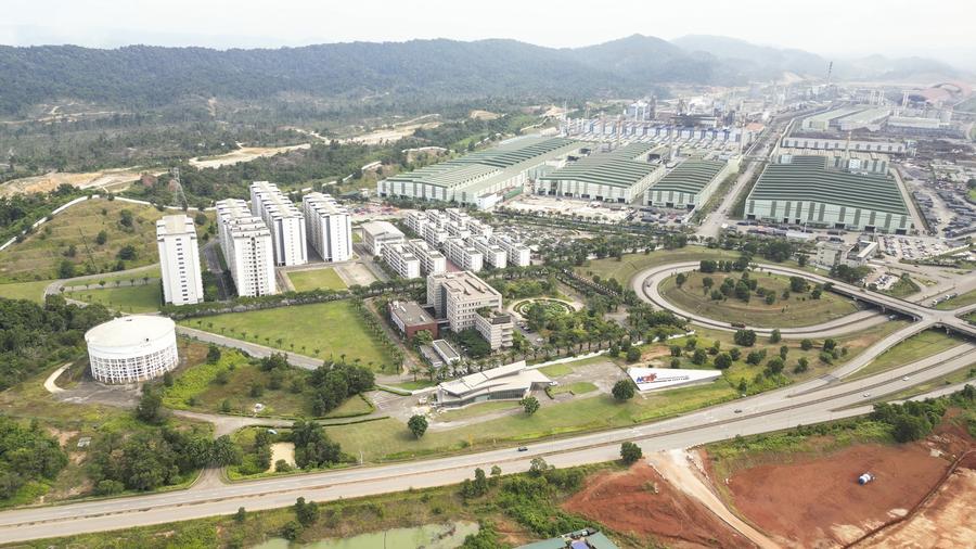 Foto dron bertarikh 13 Jun 2024 ini memaparkan Taman Perindustrian Kuantan Malaysia-China (MCKIP) di Pahang, Malaysia. (Xinhua/Cheng Yiheng)