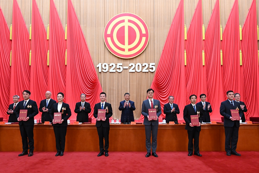 Xi Seru Kumpul Kekuatan Warga Pekerja Demi Kebangkitan Bangsa