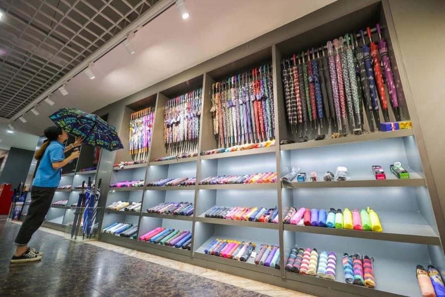 Foto menunjukkan payung yang dikeluarkan oleh Syarikat Fujian Yoana Umbrella Technology. (Foto Jinjiang Economy News)