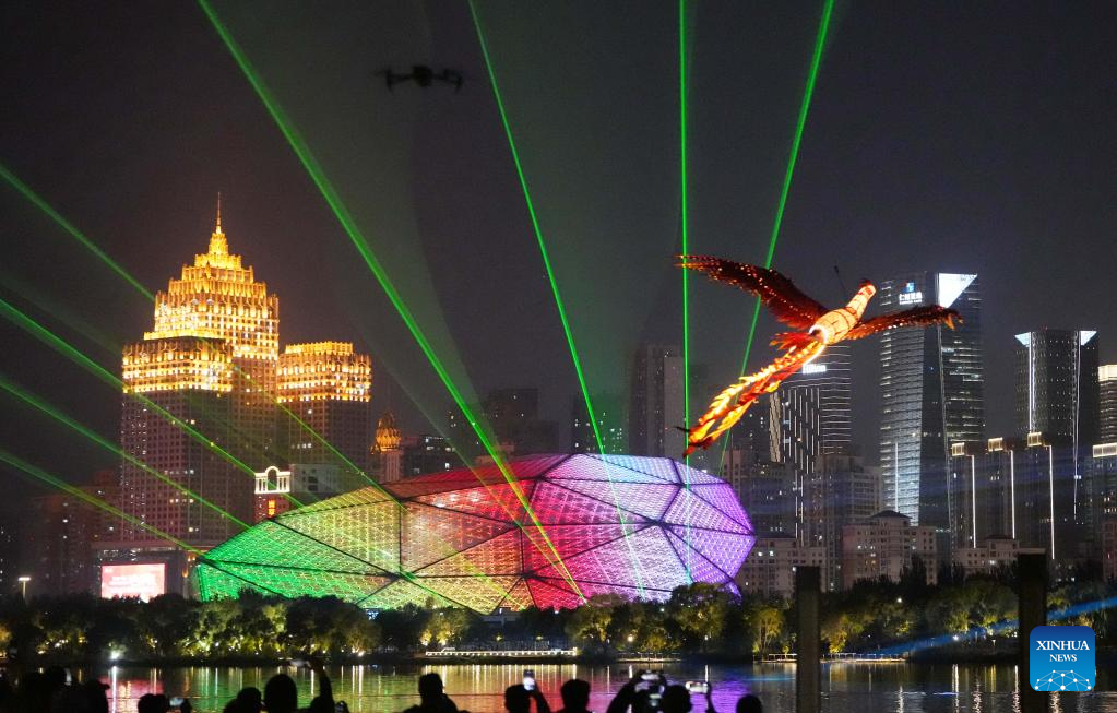 Foto bertarikh 7 Oktober 2024 ini menunjukkan persembahan dron di Shenyang, provinsi Liaoning, timur laut China. (Xinhua/Li Gang)