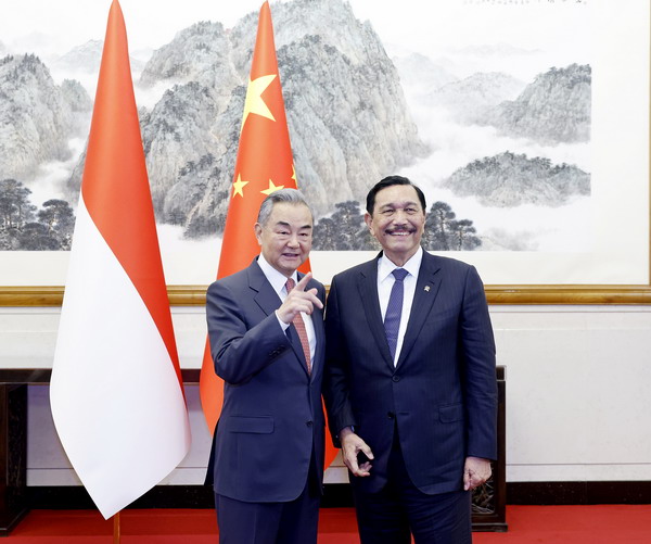Wang Yi Bertemu Pengerusi Majlis Ekonomi Nasional Indonesia