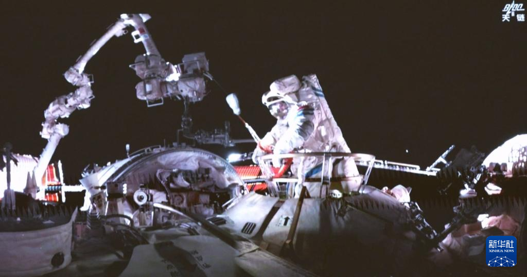 Kru Shenzhou-20 Berjaya Lakukan EVA Kali Pertama