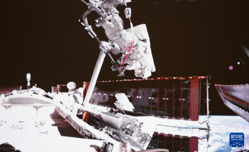 Kru Shenzhou-20 Berjaya Lakukan EVA Kali Pertama
