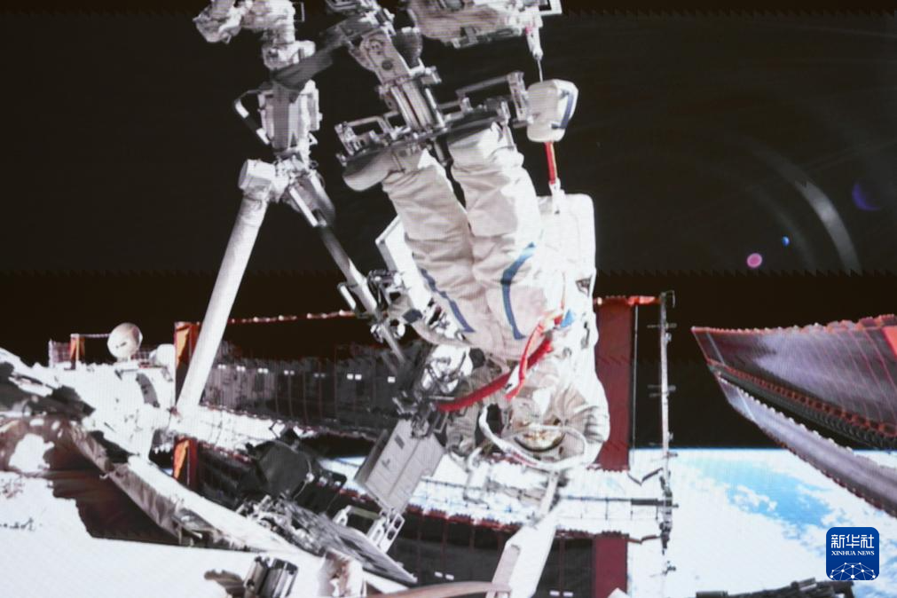 Kru Shenzhou-20 Berjaya Lakukan EVA Kali Pertama