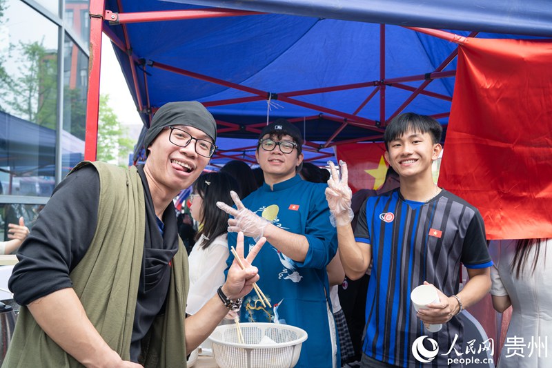 Seronok! Pelajar Antarabangsa Sertai Festival Budaya Universiti Guizhou