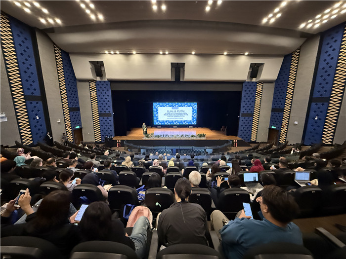 Profesor Jack Qiu dari Universiti Teknologi Nanyang, Singapura sedang menyampaikan ucapan. (Foto daripada penganjur)