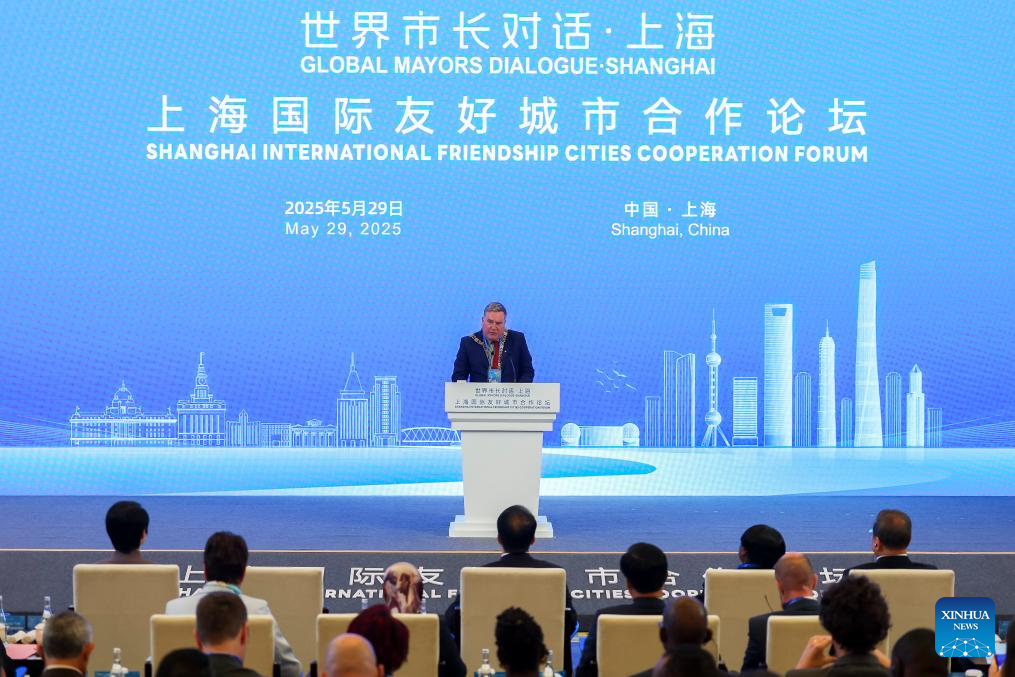 Dan Boyle, Datuk Bandar dari Cork, Ireland menyampaikan ucapan semasa Dialog Datuk Bandar Global dan Forum Kerjasama Bandar-bandar Persahabatan Antarabangsa Shanghai 2025 di Shanghai, timur China pada 29 Mei 2025. (Xinhua/Wang Xiang)