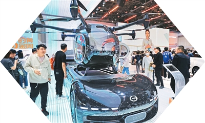 GOVY AirCar, kereta terbang berbilang rotor yang dikeluarkan secara besar-besaran oleh GAC Group, dipamerkan di Auto Shanghai 2025, 26 April 2025. (Foto oleh Wang Yushi)