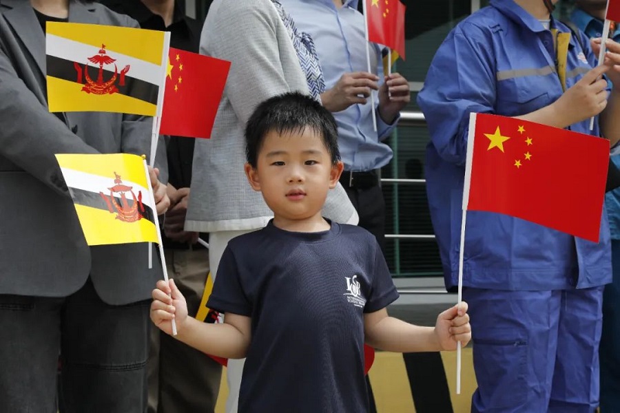 Kapal Changbaishan Tentera Laut China Berlabuh di Brunei