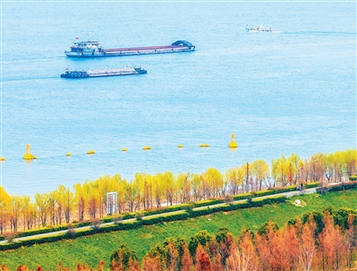 Pemandangan Sungai Yangtze di zon pembangunan perindustrian berteknologi tinggi Cihu di Ma'anshan, Provinsi Anhui, di timur China. (Foto oleh Zhang Mingwei)