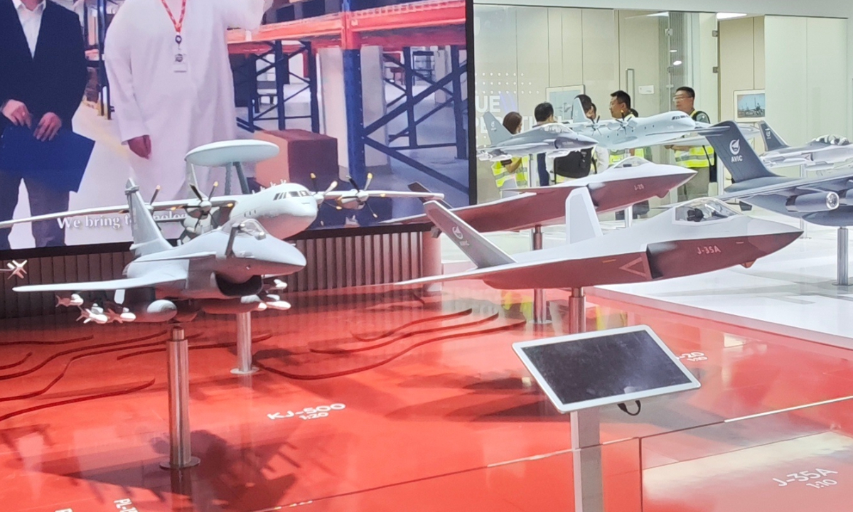 Beberapa model pesawat ketenteraan China dipamerkan di reruai Perbadanan Industri Penerbangan China (AVIC) milik negara untuk dipertontonkkan semasa Pertunjukan Udara Paris ke-55 yang akan berlangsung sehingga 22 Jun mulai hari ini di Paris, Perancis. (Foto tangkap layar dari akaun WeChat rasmi AVIC)