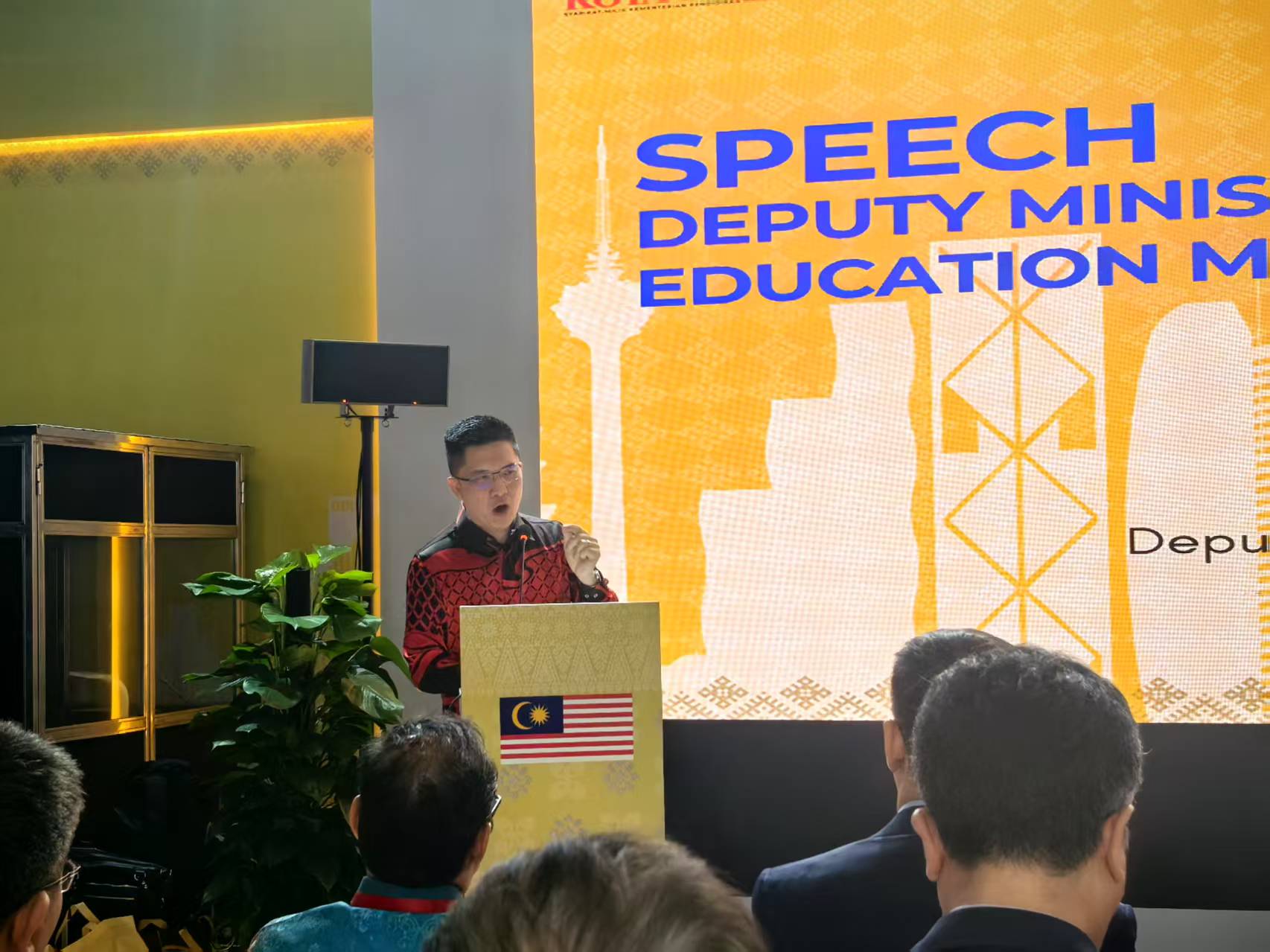 Wong Kah Woh, Menteri Pendidikan Malaysia dalam ucapan perasmian Pavilion Malaysia di BIBF 2025 di Beijing, ibu negara China pada Rabu. (People’s Daily Online/ Yang Chunyan)