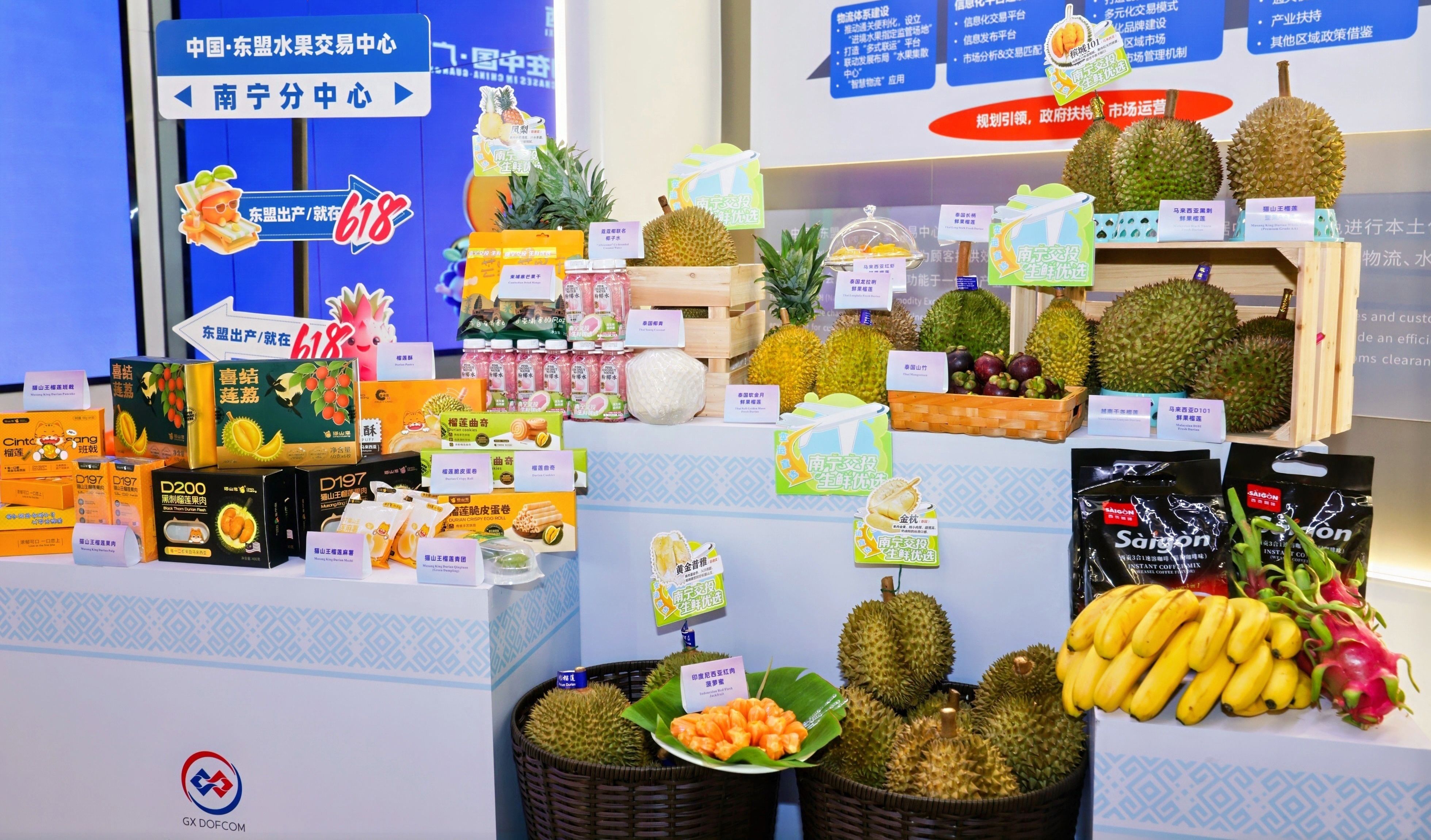 Beraneka macam buah dari ASEAN.