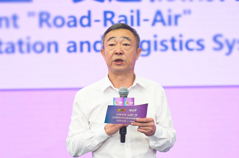 Datuk bandar Nanning, Hou Gang membuat promosi. Foto ihsan penganjur