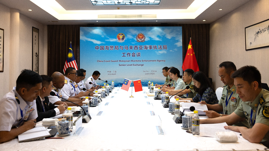 Agensi penguat kuasa maritim China dan Malaysia mengadakan mesyuarat kerja buat kali pertama di Sanya, provinsi Hainan, selatan China. (Foto ihsan CCG)