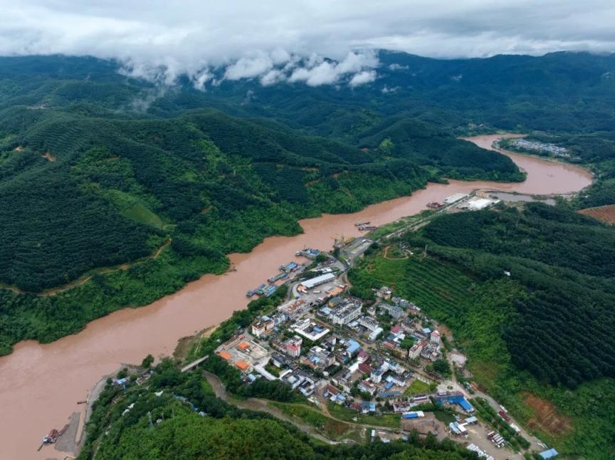 Pemandangan dari sudut udara Pelabuhan Guanlei di daerah Mengla, Provinsi Yunnan di barat daya China. (Foto oleh Zha Wei)