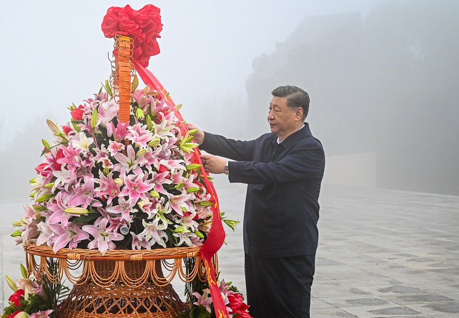 Xi Beri Penghormatan kepada Wira Perang di Shanxi