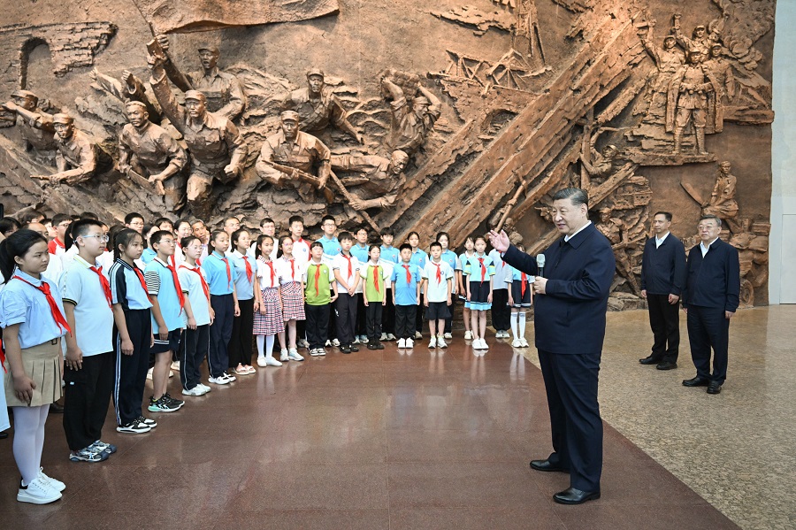 Xi Beri Penghormatan kepada Wira Perang di Shanxi