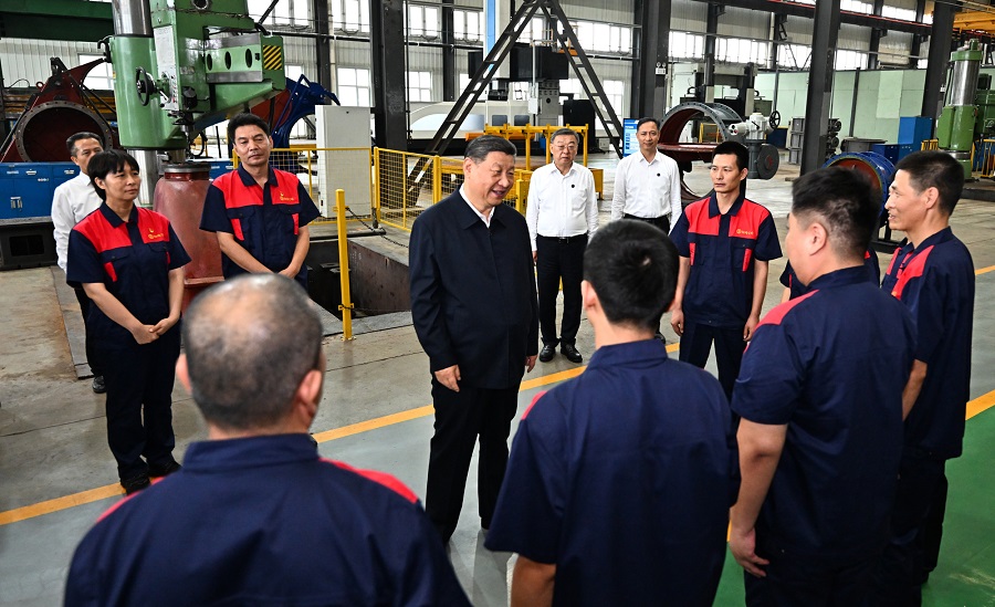 Xi Tinjau Syarikat Pembuatan di Shanxi