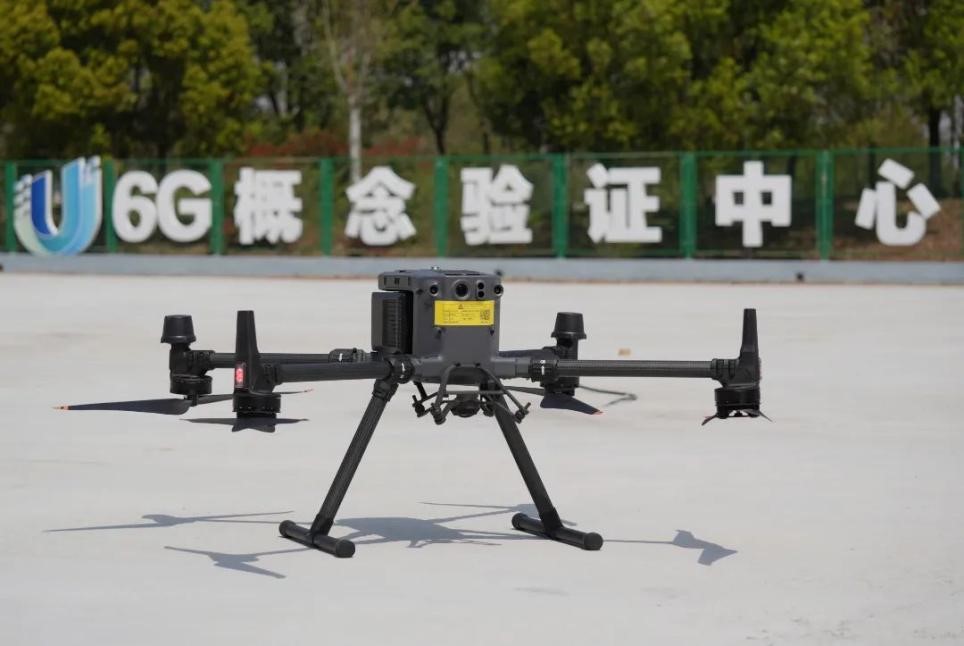 Sekitar tapak penerbangan ujian penentusahan konsep 6G, yang dibangunkan secara bersama oleh pusat peralihan teknologi sebuah universiti kebangsaan untuk komunikasi dan maklumat di Provinsi Jiangsu di timur China dan juga Purple Mountain Laboratories. (Foto ihsan pusat media daerah Jiangning, Nanjing, Provinsi Jiangsu)