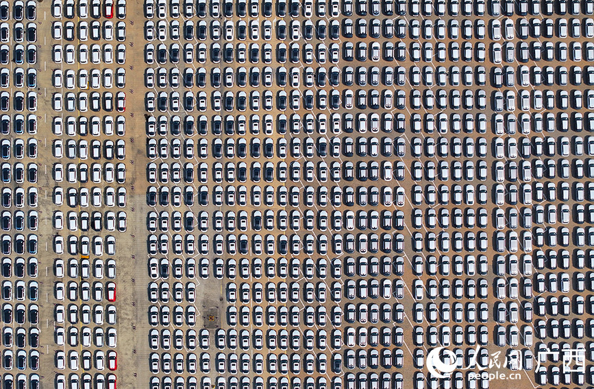 Foto: Kereta Sedia untuk Eksport di Pelabuhan Qinzhou, Guangxi