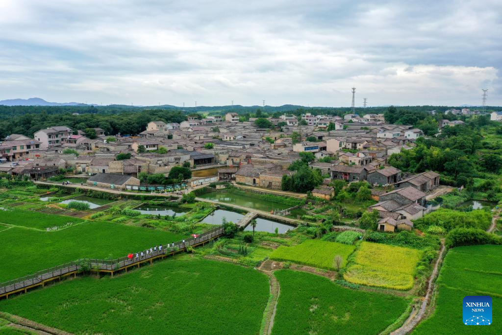 Foto dron bertarikh 9 Julai 2025 ini menunjukkan pemandangan Kampung Zhuqiao di kaunti Jinxi, bandar Fuzhou, provinsi Jiangxi, timur China. (Xinhua/Liu Jinhai)
