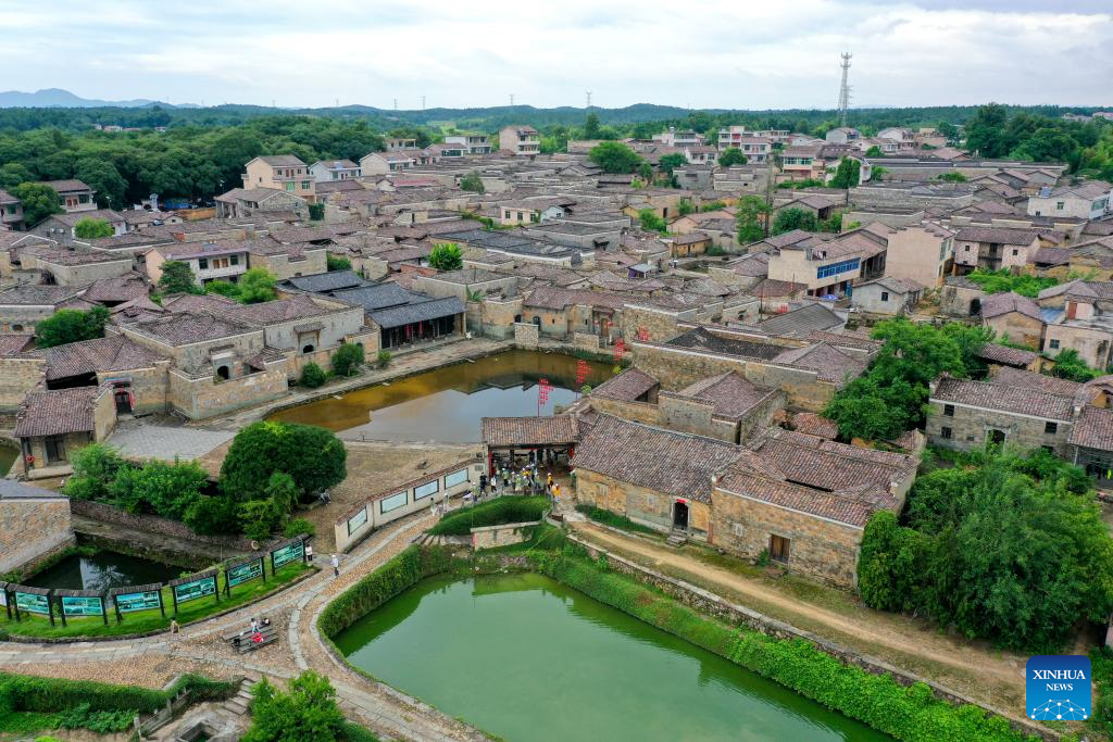 Foto dron bertarikh 9 Julai 2025 ini menunjukkan pemandangan Kampung Zhuqiao di kaunti Jinxi, bandar Fuzhou, provinsi Jiangxi, timur China. (Xinhua/Liu Jinhai)