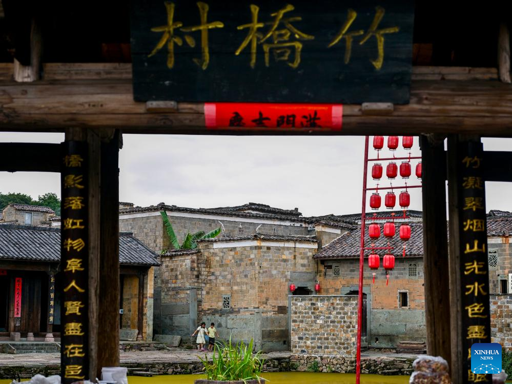 Foto dron bertarikh 9 Julai 2025 ini menunjukkan pemandangan Kampung Zhuqiao di kaunti Jinxi, bandar Fuzhou, provinsi Jiangxi, timur China. (Xinhua/Liu Jinhai)