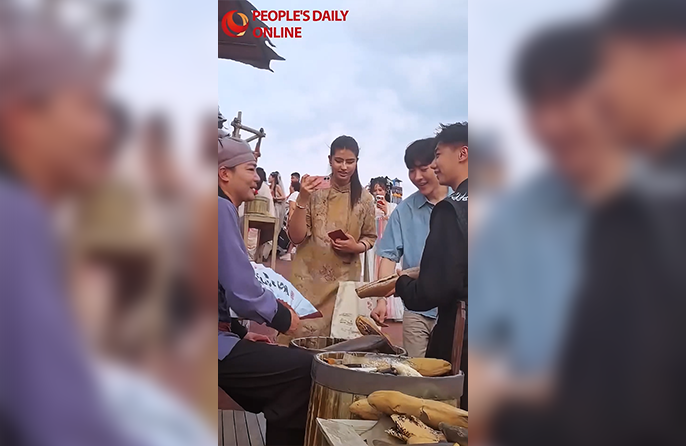 Peneraju Dwibahasa Jelajah Hengdian, Selami Pesona Dinasti Song