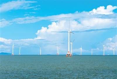 Foto memaparkan turbin angin di ladang angin luar pesisir di bandar Zhuhai, Provinsi Guandong, selatan China. (People’s Daily/Lyu Huadang)