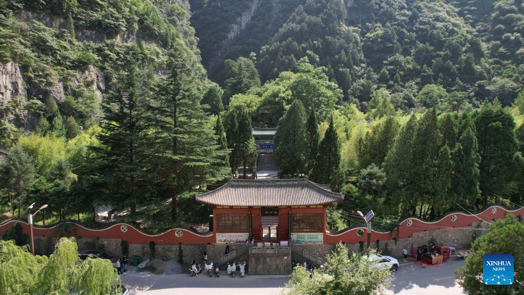 Foto sudut udara ini memaparkan tapak peringatan Du Fu di Kaunti Chengxian, Provinsi Gansu di barat laut China pada 13 Julai 2025. (Xinhua/Chen Bin)