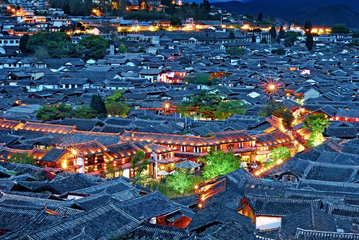 Pemandangan sudut udara pekan purba Lijiang. (Foto oleh Tang Xinrong)