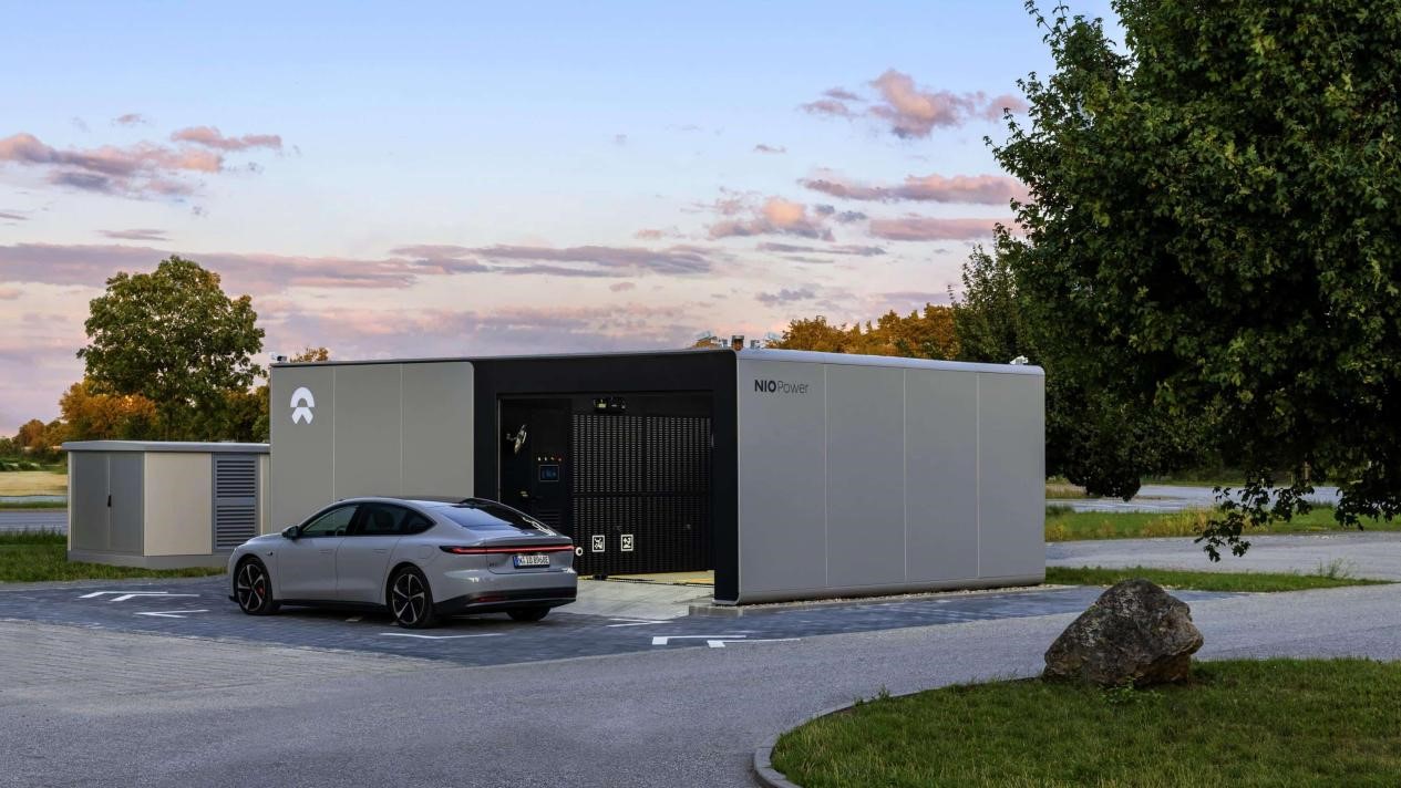 3.	Imej ini memaparkan stesen tukar bateri yang dioperasikan oleh NIO China, iaitu syarikat kenderaan elektrik (EV) global terkemuka di Bavaria, Jerman. (Foto ihsan NIO)