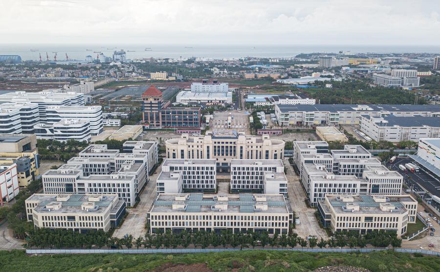 Foto sudut udara yang diambil menggunakan dron pada 18 Oktober 2024 ini menunjukkan pemandangan Zon Berikat Komprehensif Haikou di Kaunti Chengmai, Provinsi Hainan, di selatan China. (Xinhua/Pu Xiaoxu)