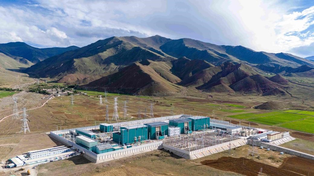 Imej memaparkan tapak projek pengembangan stesen pengubah Lhasa ±400 kilovolt di kaunti Lhundrup, Wilayah Autonomi Xizang di barat daya China, pada 6 Jun 2025. (Foto oleh Xu Zhijun)